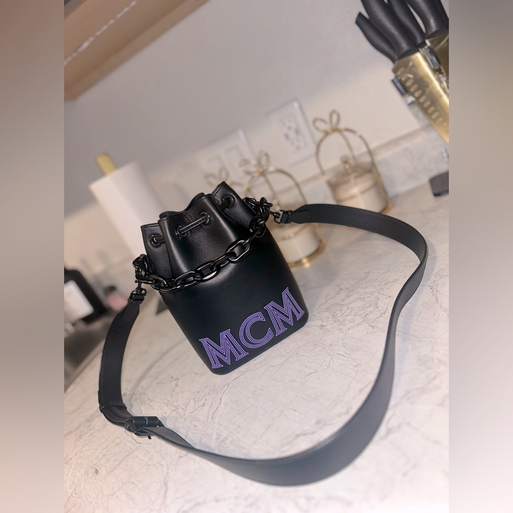 MCM small bucket bag w/ detachable shoulder strap
